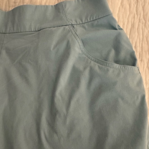 Columbia Women's Aqua Shorts. Quick Dri material. Size 1XL - Picture 3 of 8